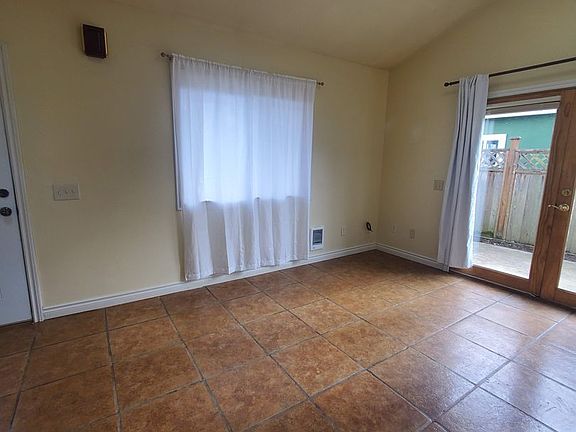 3rd image of 1129 1/2 W 16th St