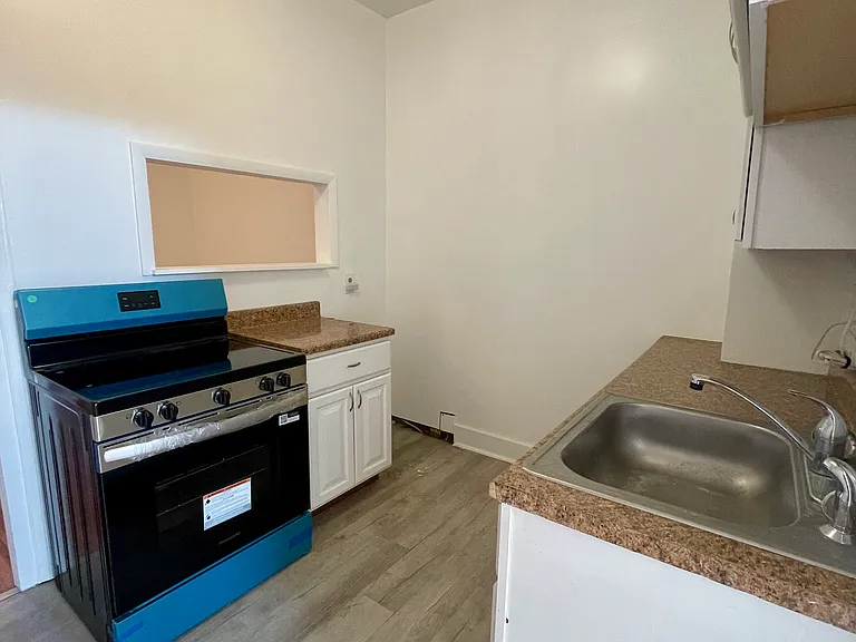 707-709 Warren St #2 — Photo 7