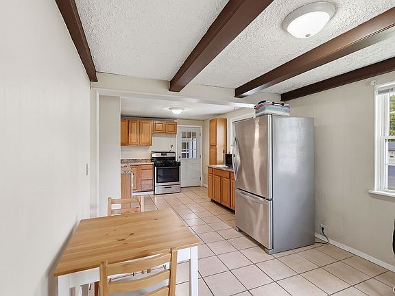 4th image of 315 Russell Ave