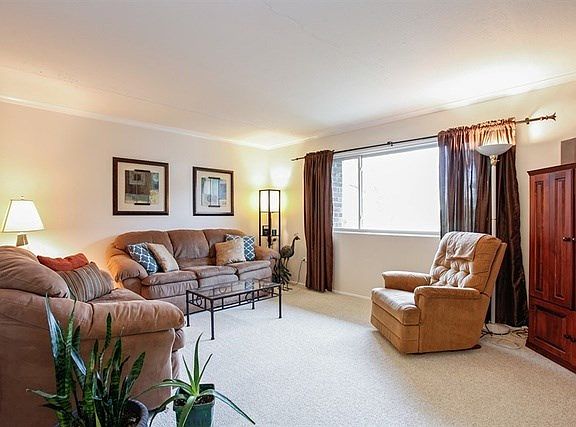 4th image of 841 N York St APT 432