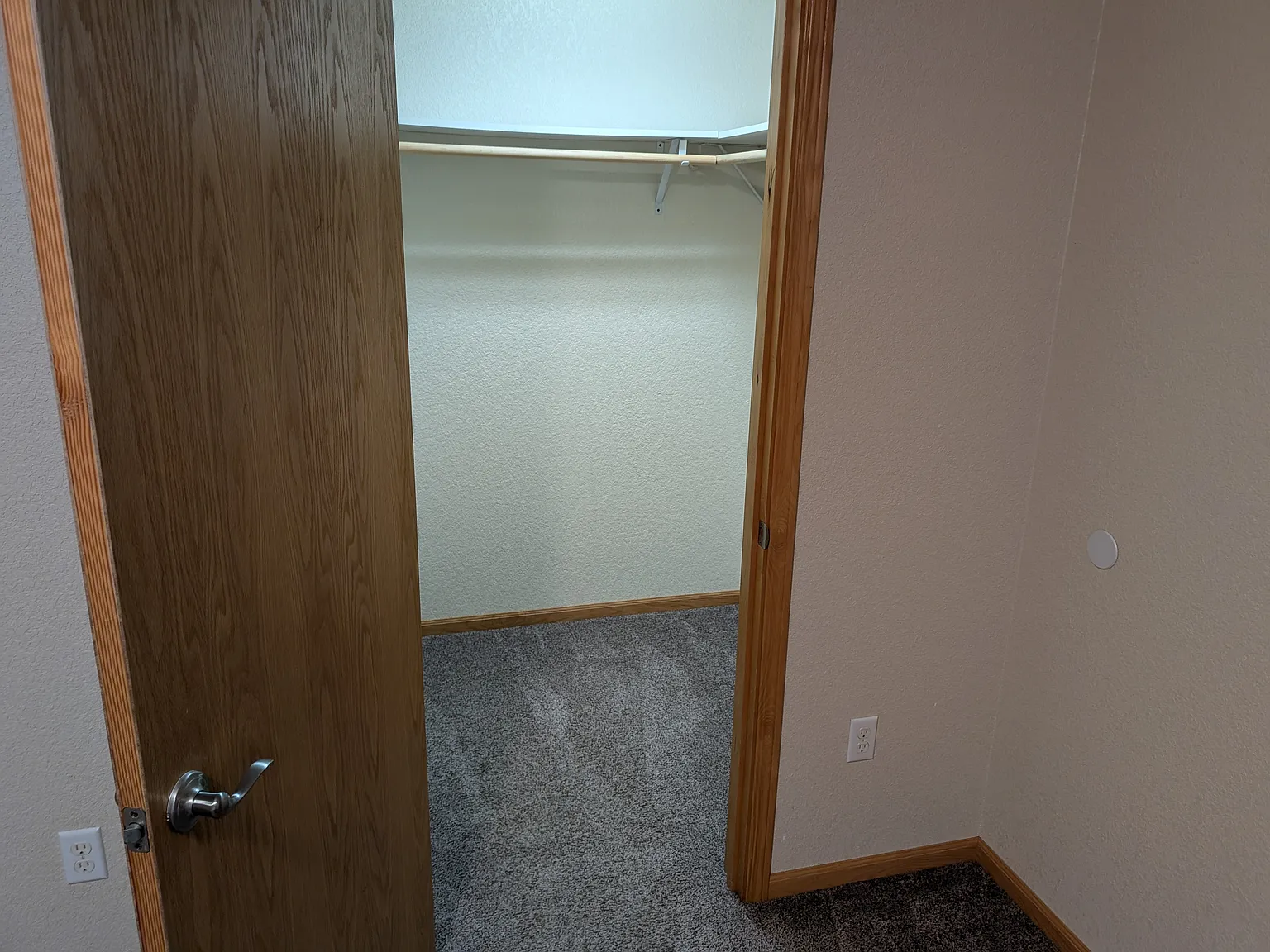 3 bed, 1100 sqft, $2,075 — Photo 4