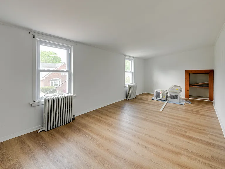 429 Manor Ave — Photo 18