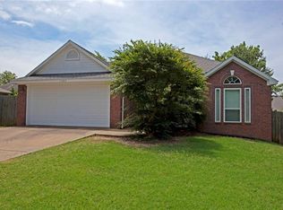 1305 Barberry Ln, Bentonville, AR 72712