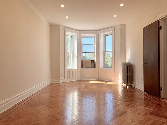 Rented by Compass | media 18