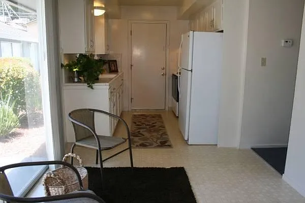 3365 E Fairmont Ave — Photo 4