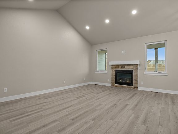 Living Opt. Gas Fireplace