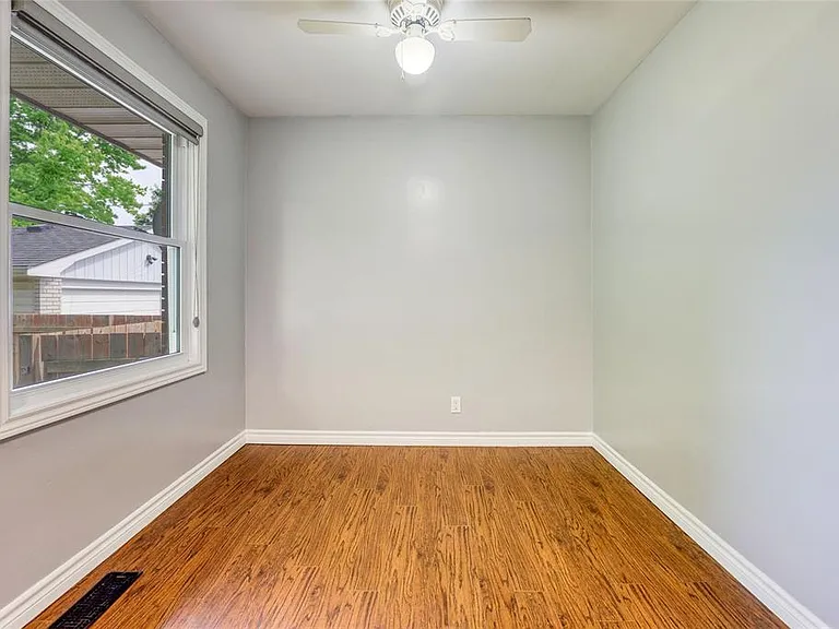 890 Hollands Ave — Photo 25