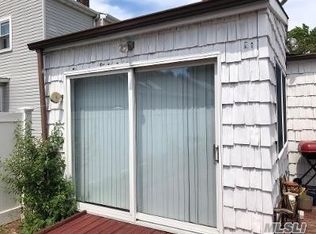 70 Cherry Ln, Floral Park, NY 11001