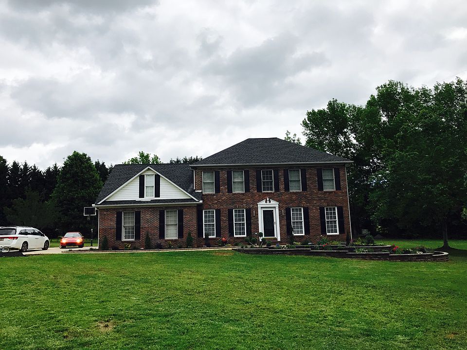 2nd image of 221 Hunters Pointe Dr