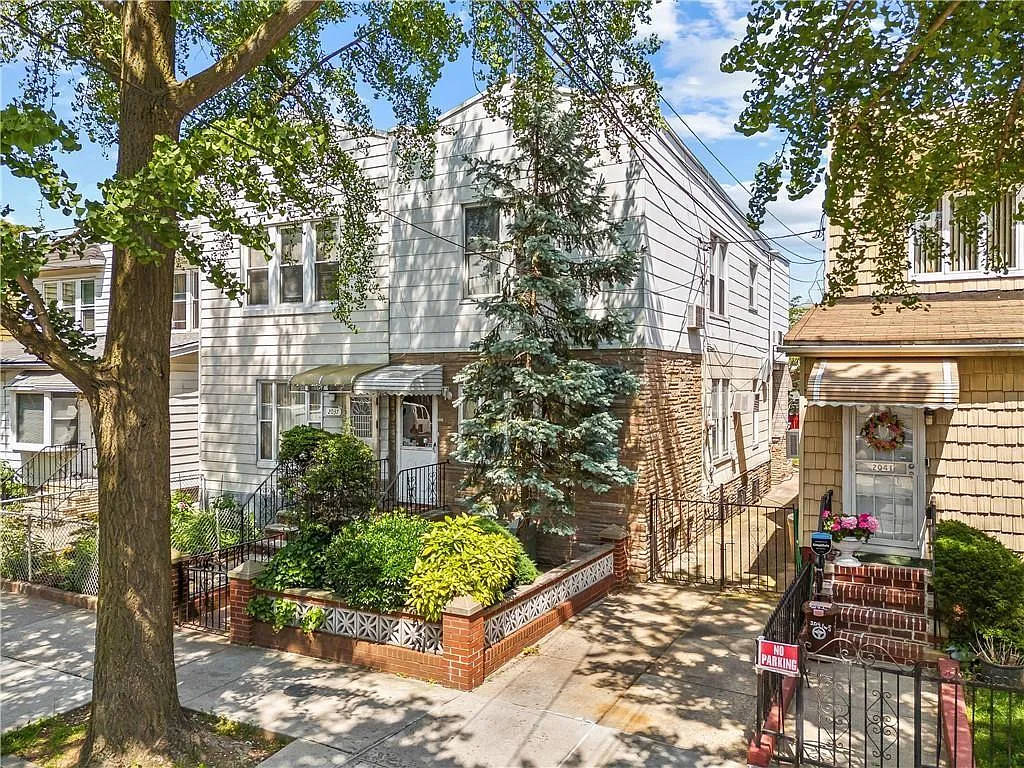 2039 W 5th St photo 1