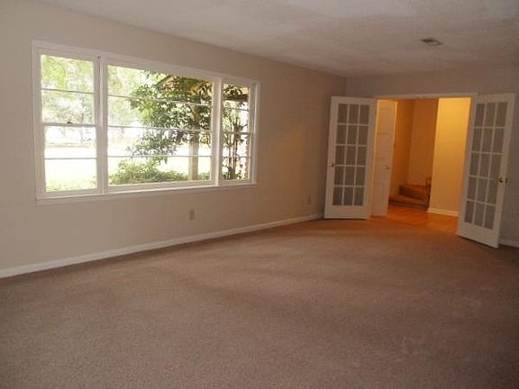 3rd image of 216 Air Park Dr