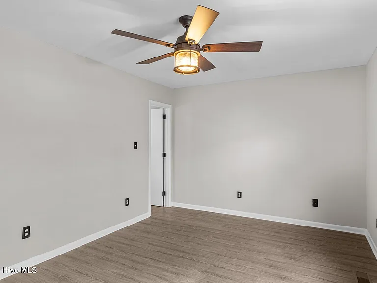 L48 Port West Ct #4D — Photo 20
