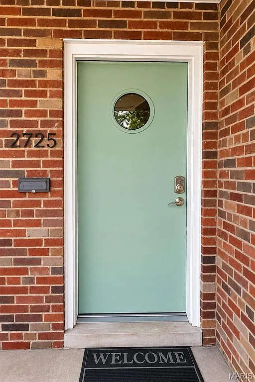 3 bed, 2.0 bath, 1695 sqft, $2,400 — Photo 3