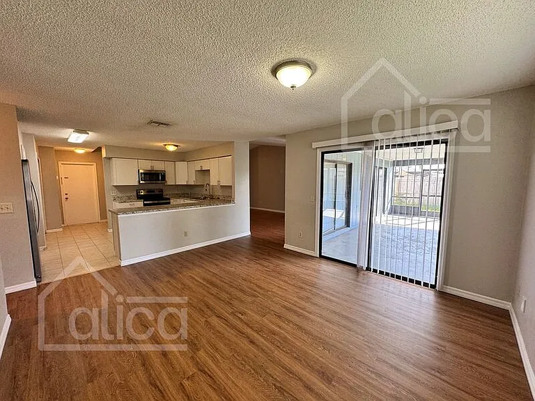 1147 Manitoba St — Photo 12