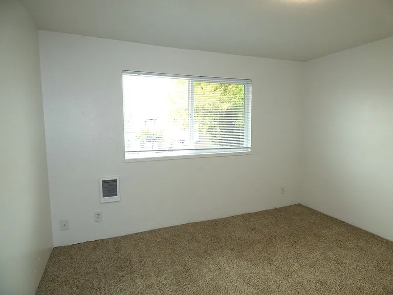 4116 Lancaster Dr NE — Photo 23