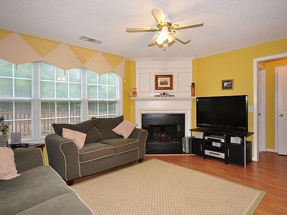 3rd image of 324 Creel Ct NW