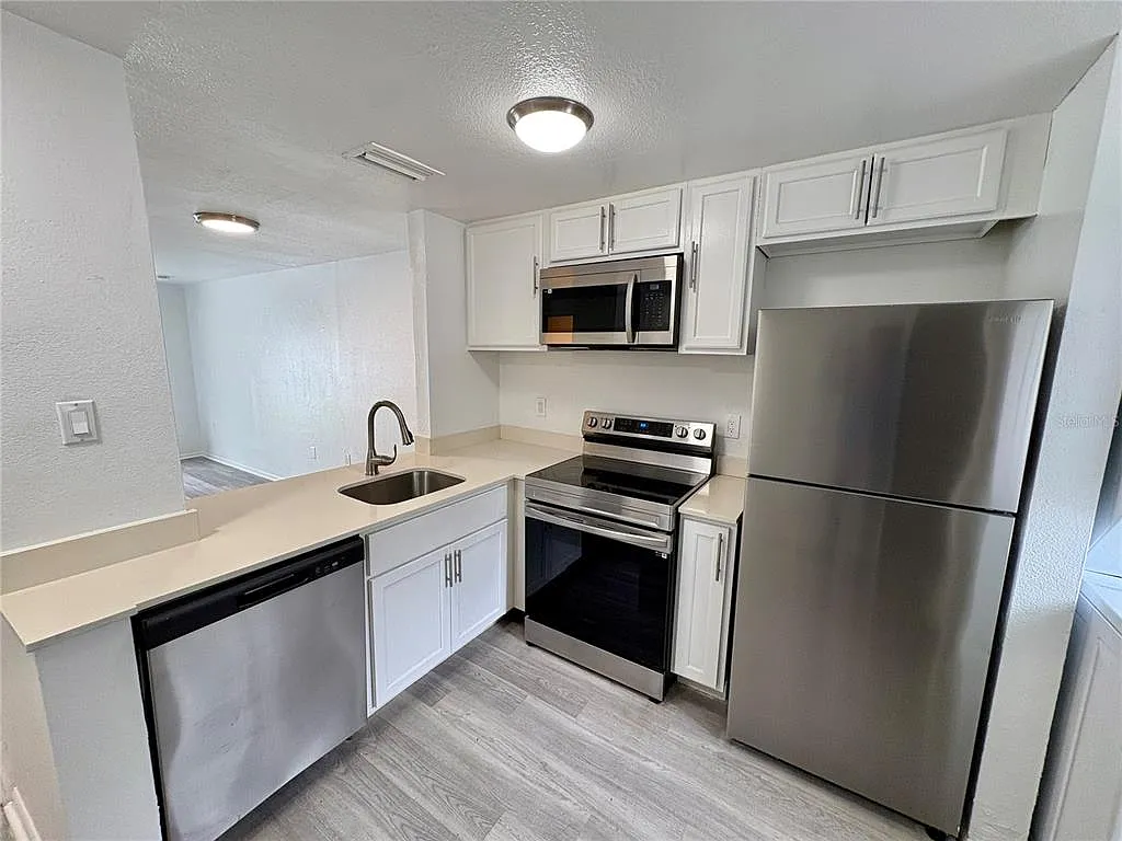 2 bed, 1.5 bath, 1209 sqft, $1,325 — Photo 3