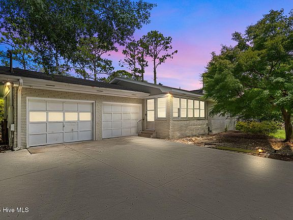 2nd image of 5130 Oriole Drive