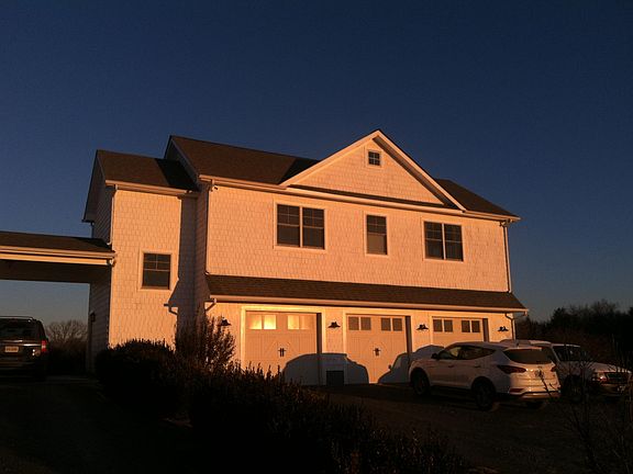 Separate Garage Apartment. Very quite and private.