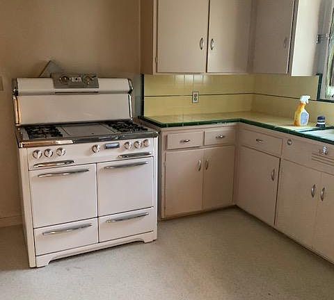 4th image of 425 Ardis Ave #1