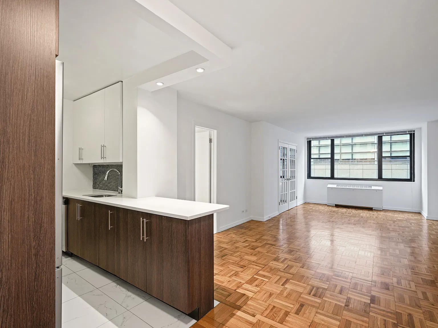 330 W 58th St — Photo 2