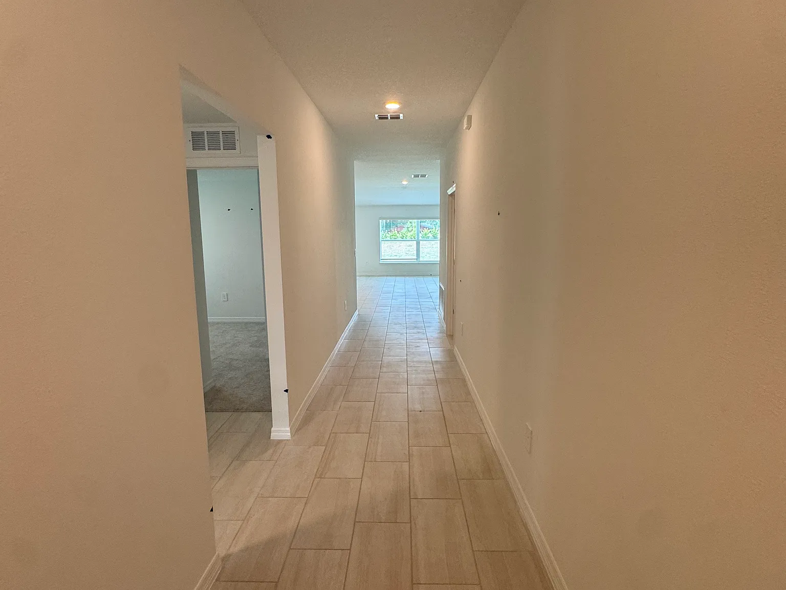 4 bed, 1936 sqft, $2,800 — Photo 2