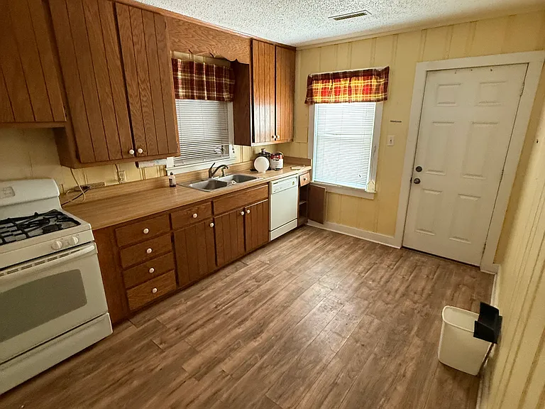 525 N Tipton St — Photo 3