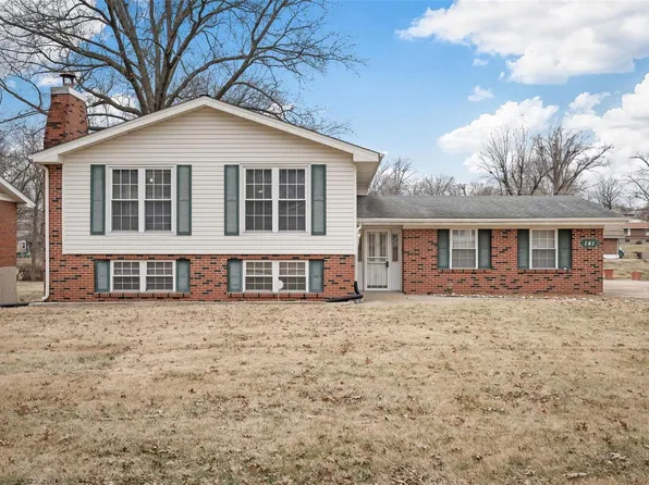 141 Green Acres Rd, Saint Louis, MO 63137