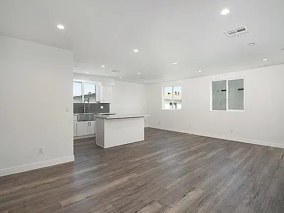 4832 Saturn St — Photo 6