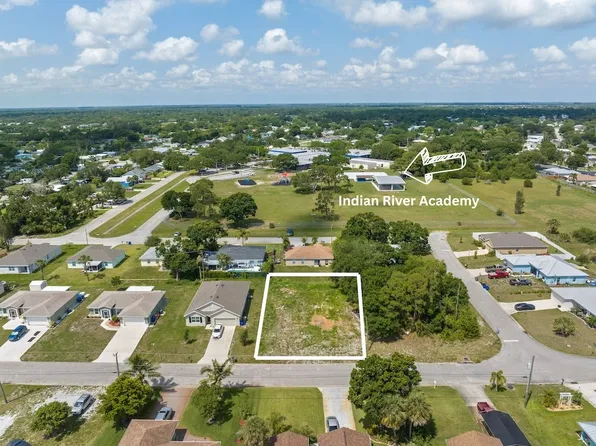 1895 Sunrise Dr SW, Vero Beach, FL 32962