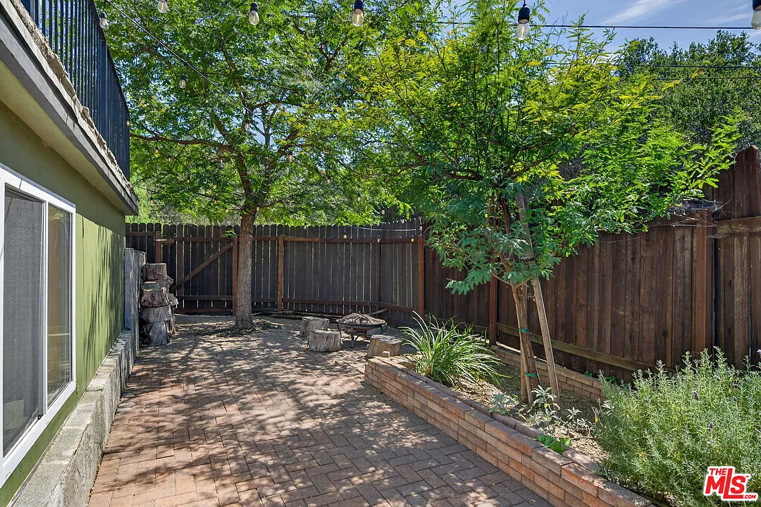 2 bed, 2.0 bath, 1427 sqft, $5,000 — Photo 3