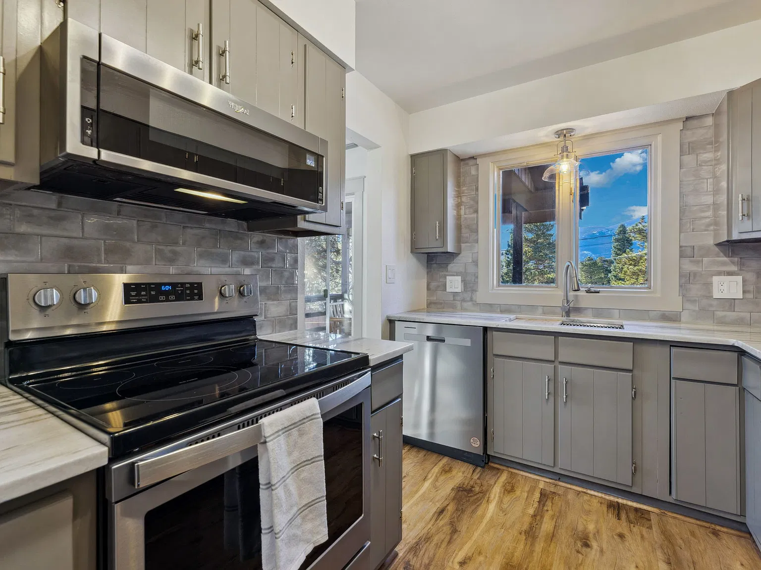 2 bed, 1.5 bath, 1000 sqft, $2,450 — Photo 1