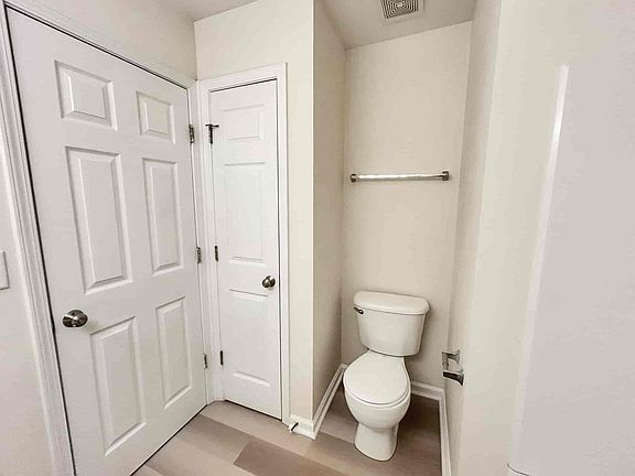3rd image of 4033 Edgecomb Dr