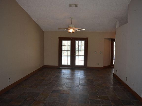 5th image of 1042 SW Estaugh Ave