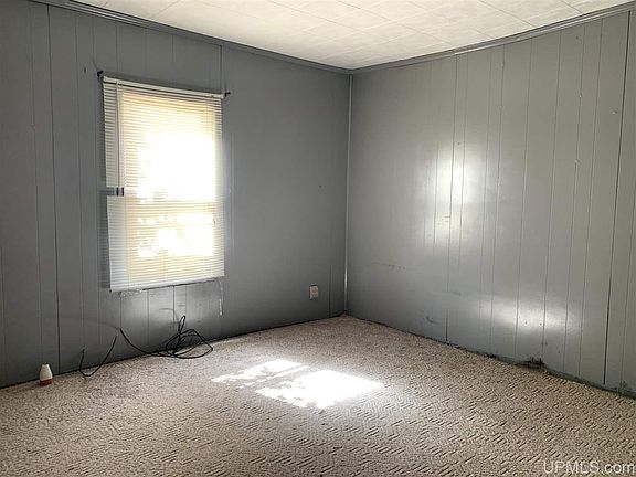 2nd image of 10463 Pine St