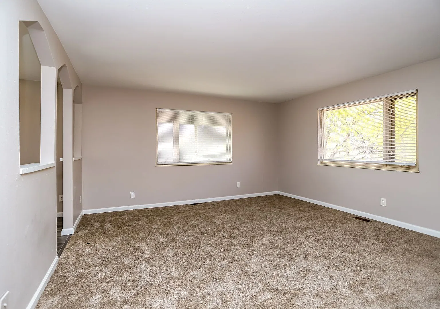 Spacious 4 bedroom 3 bathroom Duplex Avaialble Now! — Photo 4
