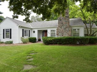 849 Highlandview Dr, West Bend, WI 53095