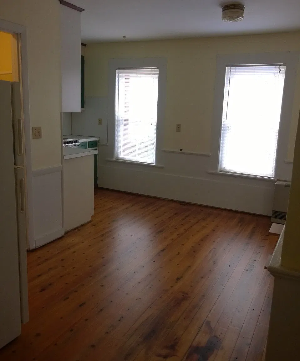 174 College St — Photo 4