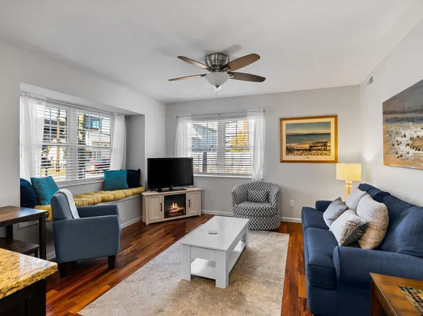 145 E 8th St #109, Traverse City, MI 49684