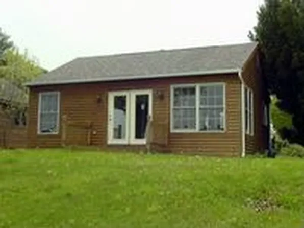 5867 Lakeshore Rd, Lexington, MI 48450