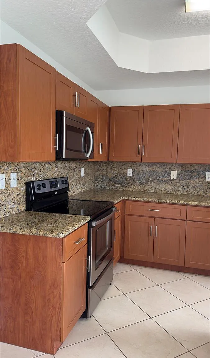 3 bed, 2.5 bath, 1598 sqft, $3,000 — Photo 3