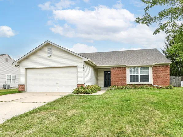 951 Peony Ln, Fortville, IN 46040