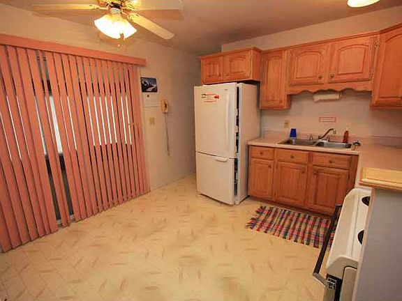 3rd image of 2517 Galway Ct