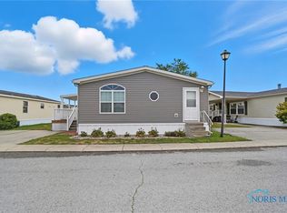 2028 Deer Ridge Dr #L-137, Findlay, OH 45840