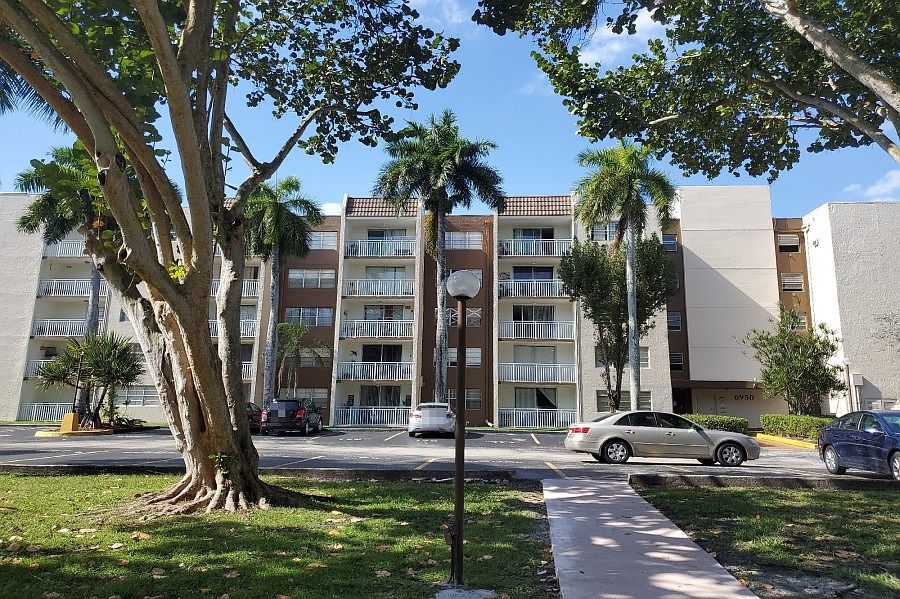 1st image of 6950 Miami Gardens Dr APT 2-311