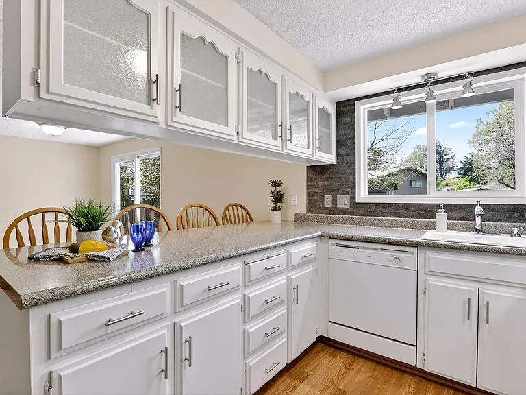 640 Stonehill Dr — Photo 16