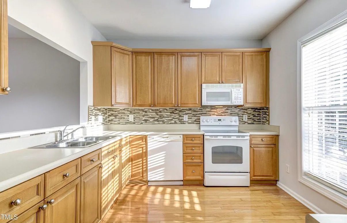 2 bed, 2.5 bath, 1335 sqft, $1,750 — Photo 4