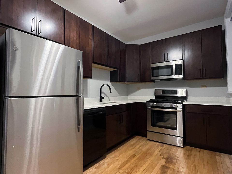 1st image of 1354 W Foster Ave APT 3W