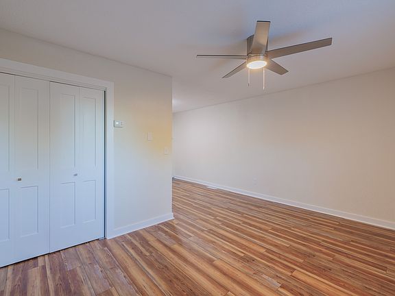 2nd image of 800 Rolling Hills Dr APT 6