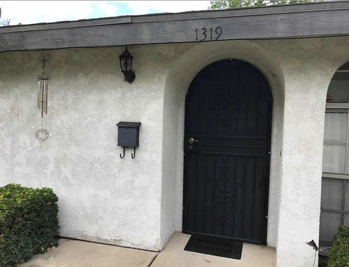 Front door - 1319 Maxwell Ln #23